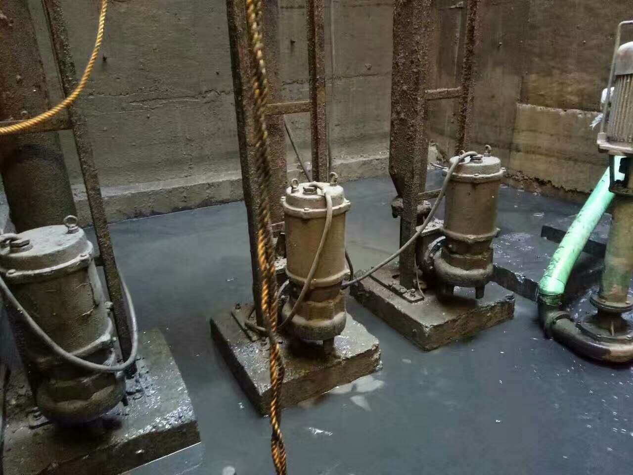 柯城污水池清理