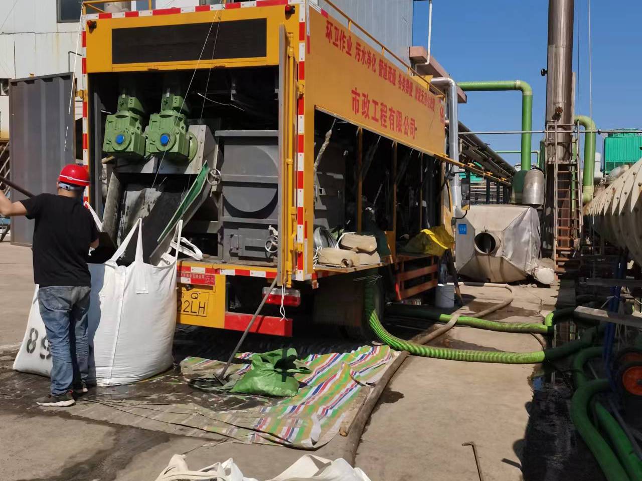 柯城淤泥压干处理